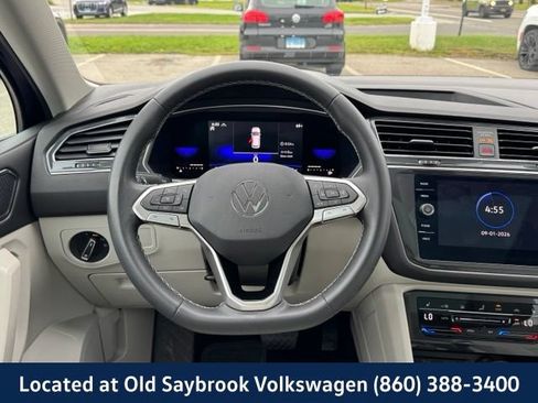 Used 2022 Volkswagen Tiguan SE w/ Panoramic Sunroof Package AWD/4WD image 18