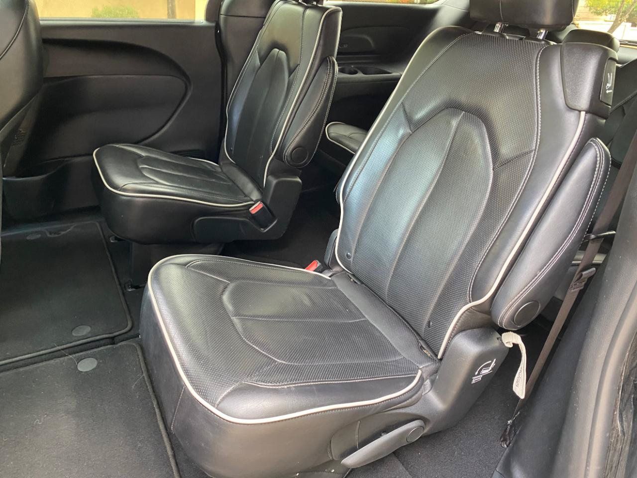 Used 2025 Chrysler Pacifica Limited FWD image 35