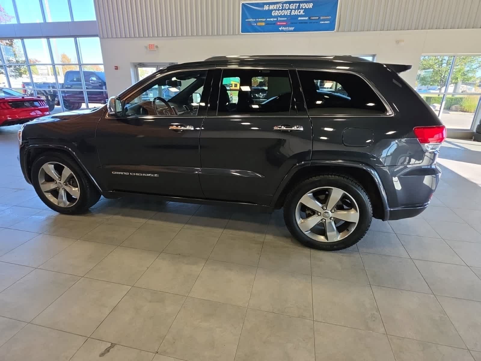 Used 2015 Jeep Grand Cherokee Overland w/ Advanced Technology Group AWD/4WD image 11