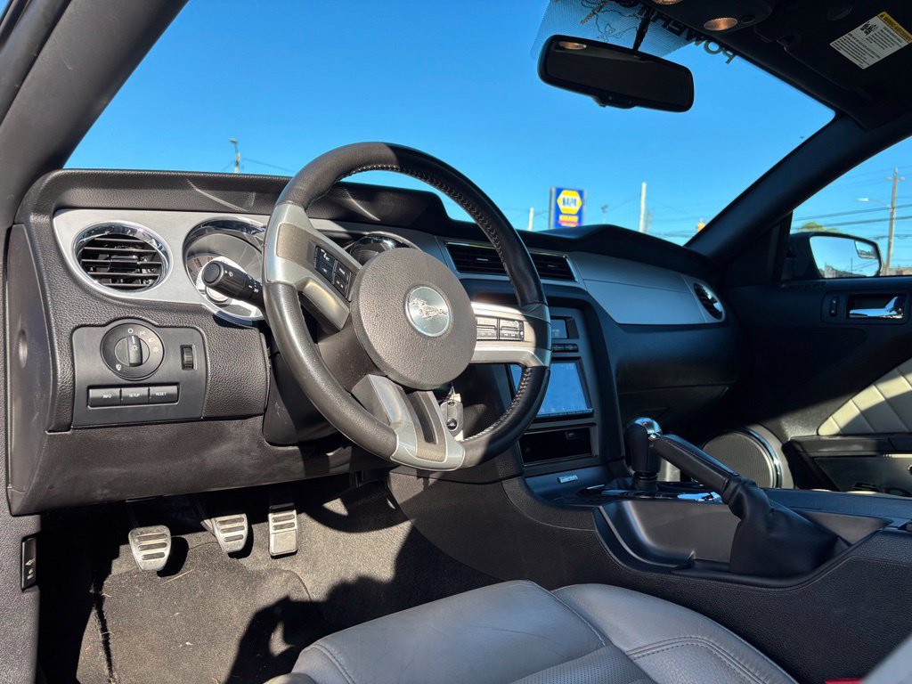 Used 2012 Ford Mustang GT Premium w/ HID Headlamps & Security Pkg RWD image 20