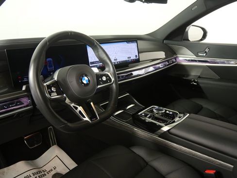 Used 2025 BMW 740i w/ Premium Package RWD image 13