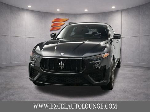 Used 2023 Maserati Levante Modena image 12