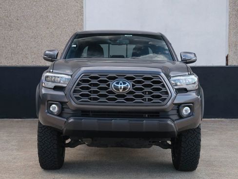Used 2021 Toyota Tacoma TRD Off-Road image 2
