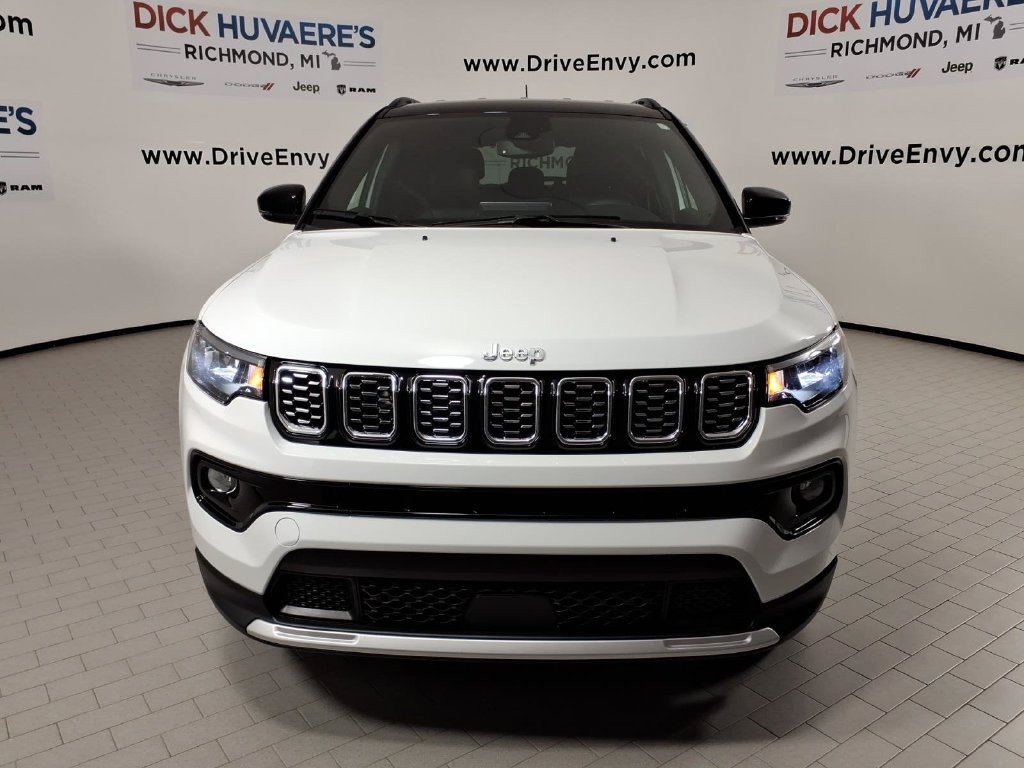 Used 2024 Jeep Compass Limited AWD/4WD image 2