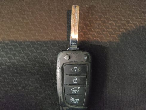 Used 2020 Hyundai Elantra GT FWD image 32