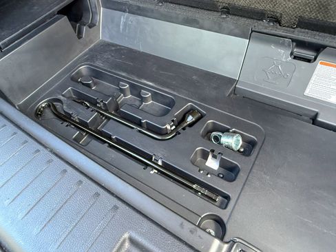 Used 2022 Toyota Highlander LE image 41