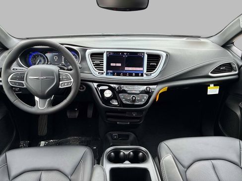 New 2026 Chrysler Pacifica Select image 9