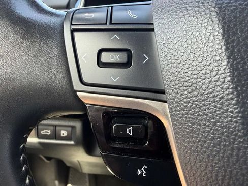 Used 2025 Toyota Camry SE FWD image 16
