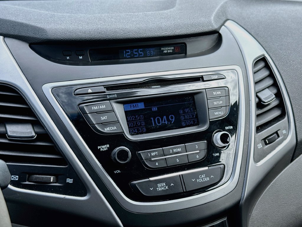 Used 2014 Hyundai Elantra SE FWD image 19