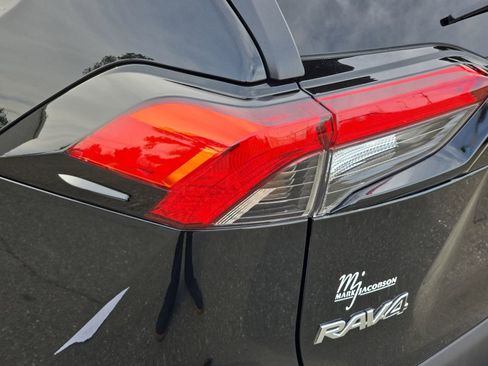 Used 2022 Toyota RAV4 LE image 40