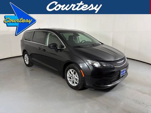 Used 2023 Chrysler Voyager LX FWD image 1