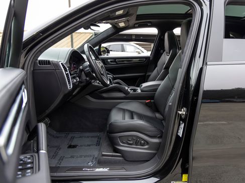 Certified 2023 Porsche Cayenne GTS AWD/4WD image 24