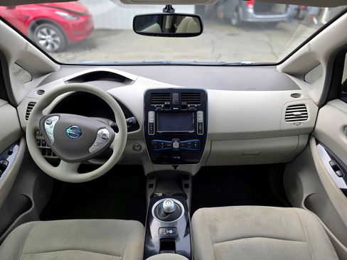 Used 2011 Nissan Leaf w/ Protection Pkg FWD image 5