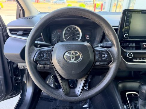 Used 2022 Toyota Corolla LE FWD image 17
