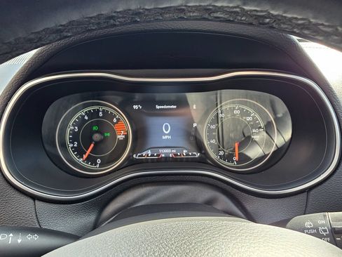 Used 2019 Jeep Cherokee Limited FWD image 32