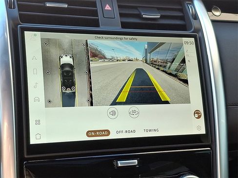 New 2025 Land Rover Discovery S image 18