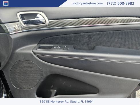 Used 2016 Jeep Grand Cherokee SRT image 34