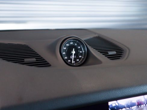 Certified 2024 Porsche Cayenne Coupe AWD/4WD image 21