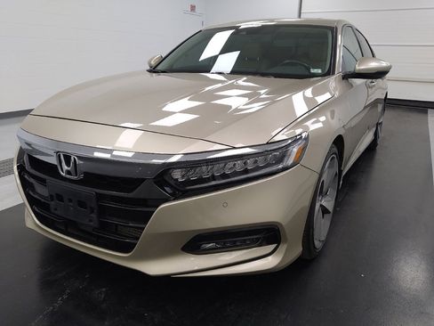 Used 2018 Honda Accord Touring image 15