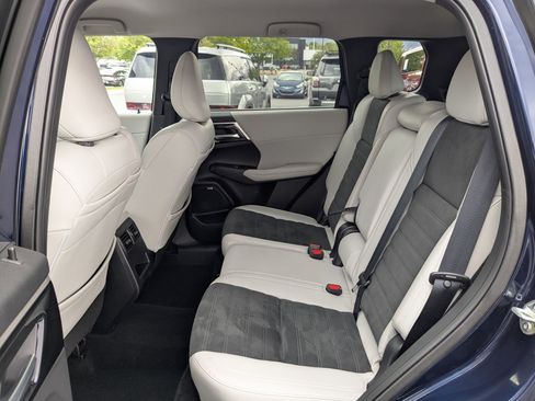 Used 2025 Mitsubishi Outlander SE AWD/4WD image 28