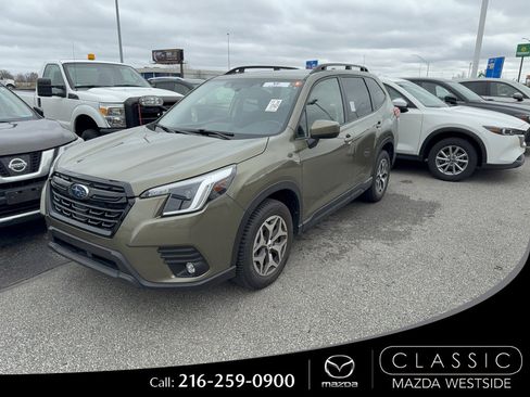 Used 2024 Subaru Forester Premium image 1
