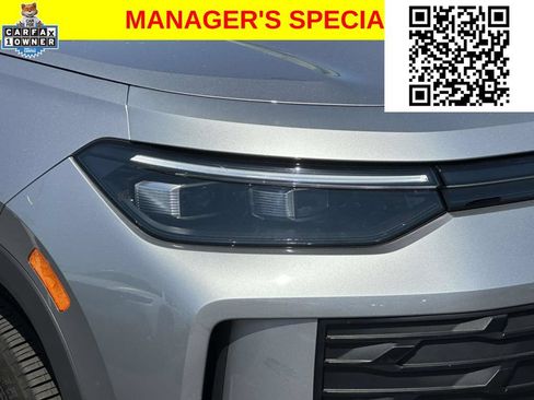 Used 2025 Volkswagen Tiguan SE w/ Panoramic Sunroof Package AWD/4WD image 8