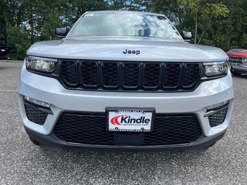 New 2025 Jeep Grand Cherokee Limited w/ Black Appearance Package image 25