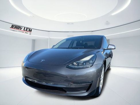 Used 2023 Tesla Model 3 Standard Range image 6