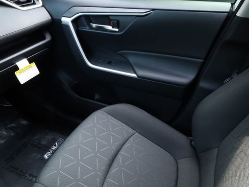 Used 2025 Toyota RAV4 XLE image 24