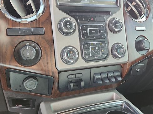 Used 2014 Ford F250 Lariat w/ Lariat Interior Package image 15