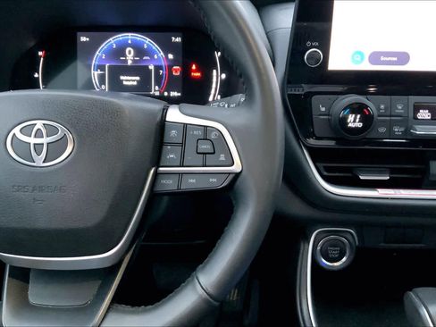 Used 2025 Toyota Grand Highlander FWD image 23