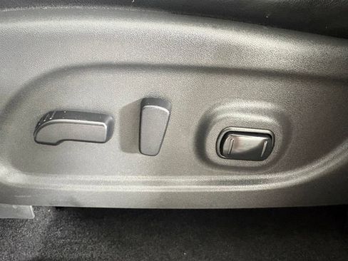 Used 2019 Nissan Pathfinder SL FWD image 14