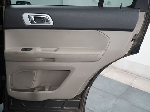 Used 2015 Ford Explorer XLT w/ Equipment Group 202B FWD image 34