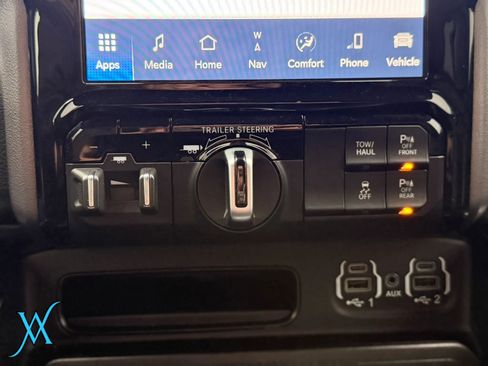 Used 2024 RAM 1500 Laramie AWD/4WD image 36