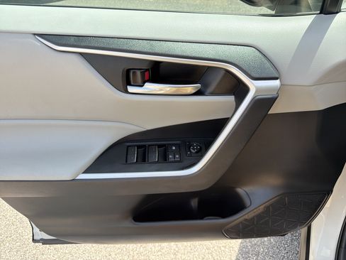 Certified 2022 Toyota RAV4 XLE FWD image 19