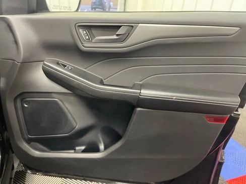 Used 2025 Ford Escape Active AWD/4WD image 18