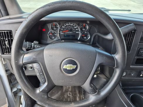Used 2015 Chevrolet Express 2500 RWD image 11