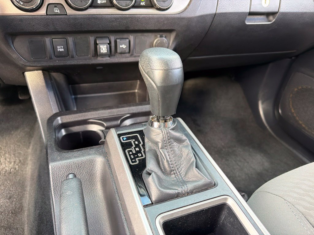 Used 2021 Toyota Tacoma SR5 AWD/4WD image 14