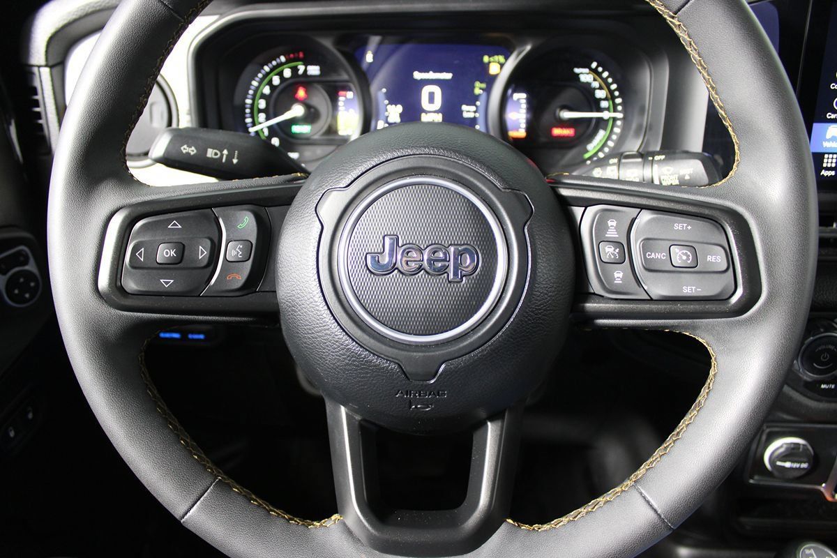 Used 2024 Jeep Wrangler Unlimited w/ Convenience Group AWD/4WD image 11