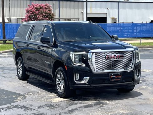 Used 2021 GMC Yukon XL SLE RWD image 3