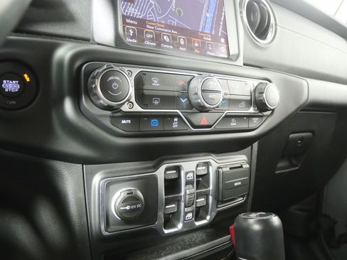 Used 2021 Jeep Wrangler Unlimited Sahara image 24