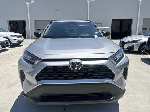 Used 2021 Toyota RAV4 LE AWD/4WD image 2