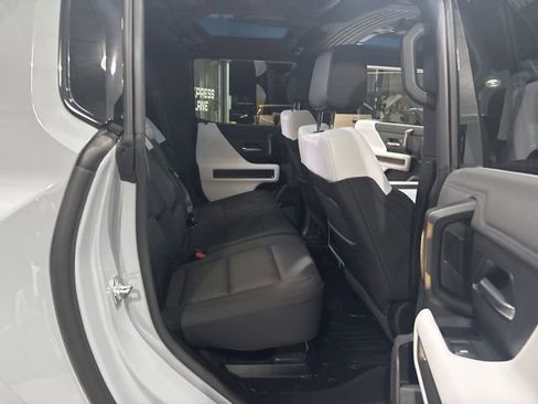 Used 2025 GMC Hummer EV 2X image 27