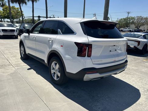 New 2026 Kia Sorento LX FWD image 8