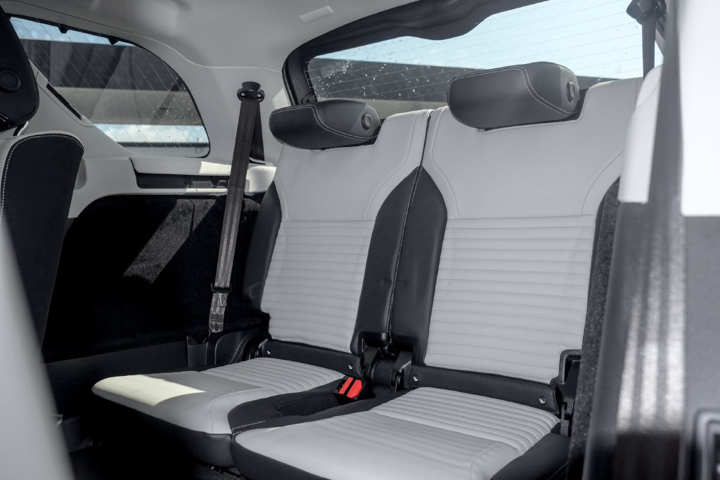 New 2026 Land Rover Discovery Limited Edition AWD/4WD image 16