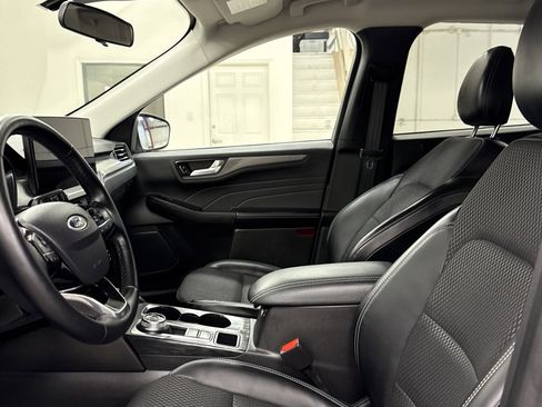 Used 2024 Ford Escape SE image 4