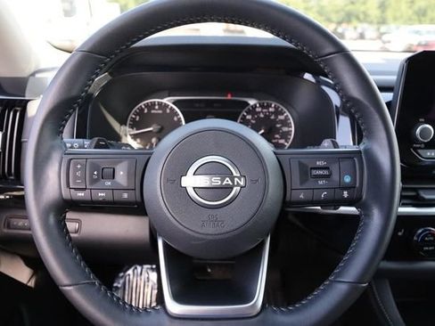 Certified 2025 Nissan Pathfinder SV FWD image 12