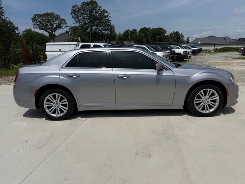 Used 2017 Chrysler 300 Limited w/ 300 Premium Group RWD image 11