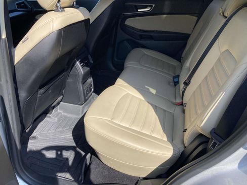 Used 2019 Ford Edge SEL w/ Equipment Group 201A image 9