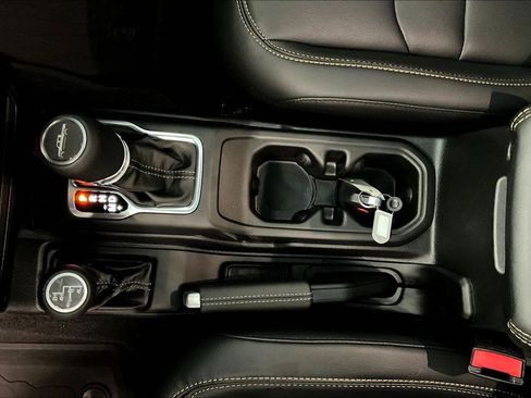 New 2025 Jeep Gladiator Sport image 21